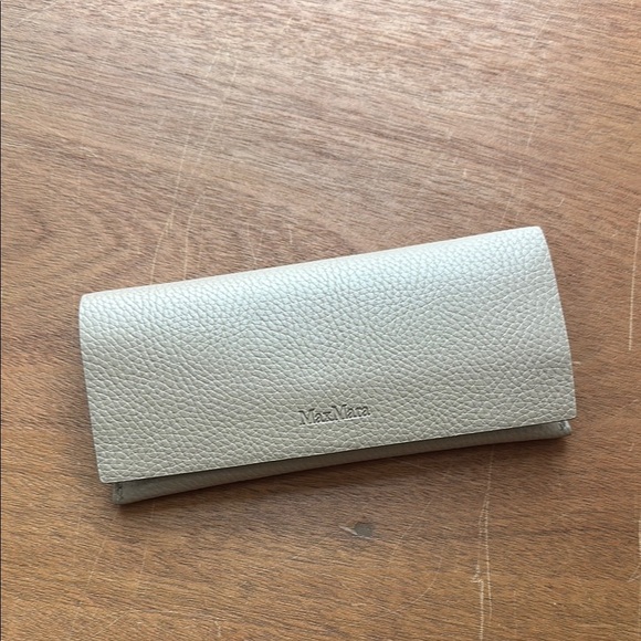 MaxMara Cream Pebbled Leather Glasses Case - Picture 1 of 5